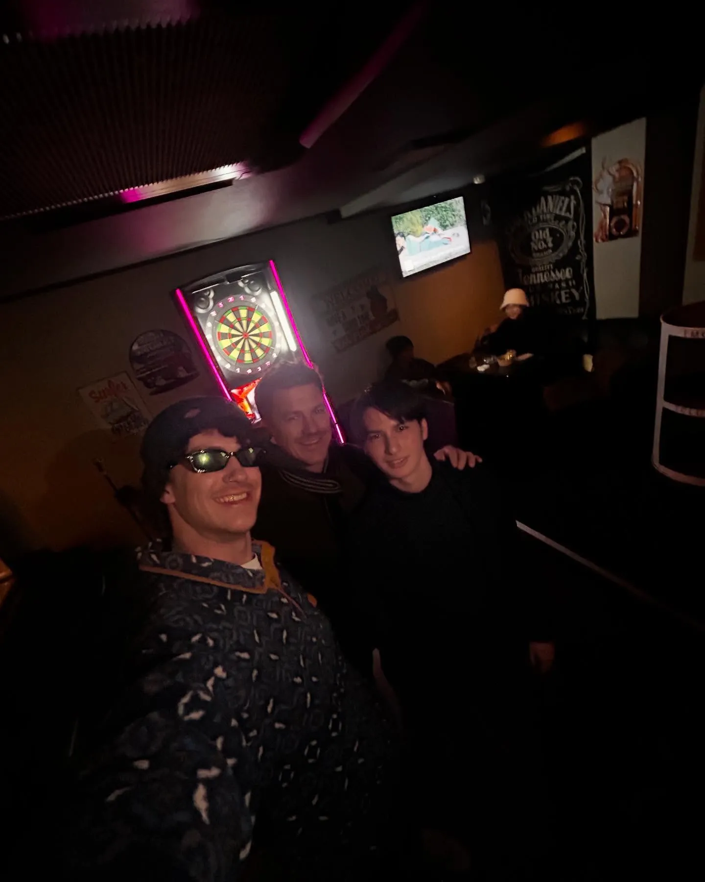 カラオケ、ダーツが無料のbar Bar-ALL-IN