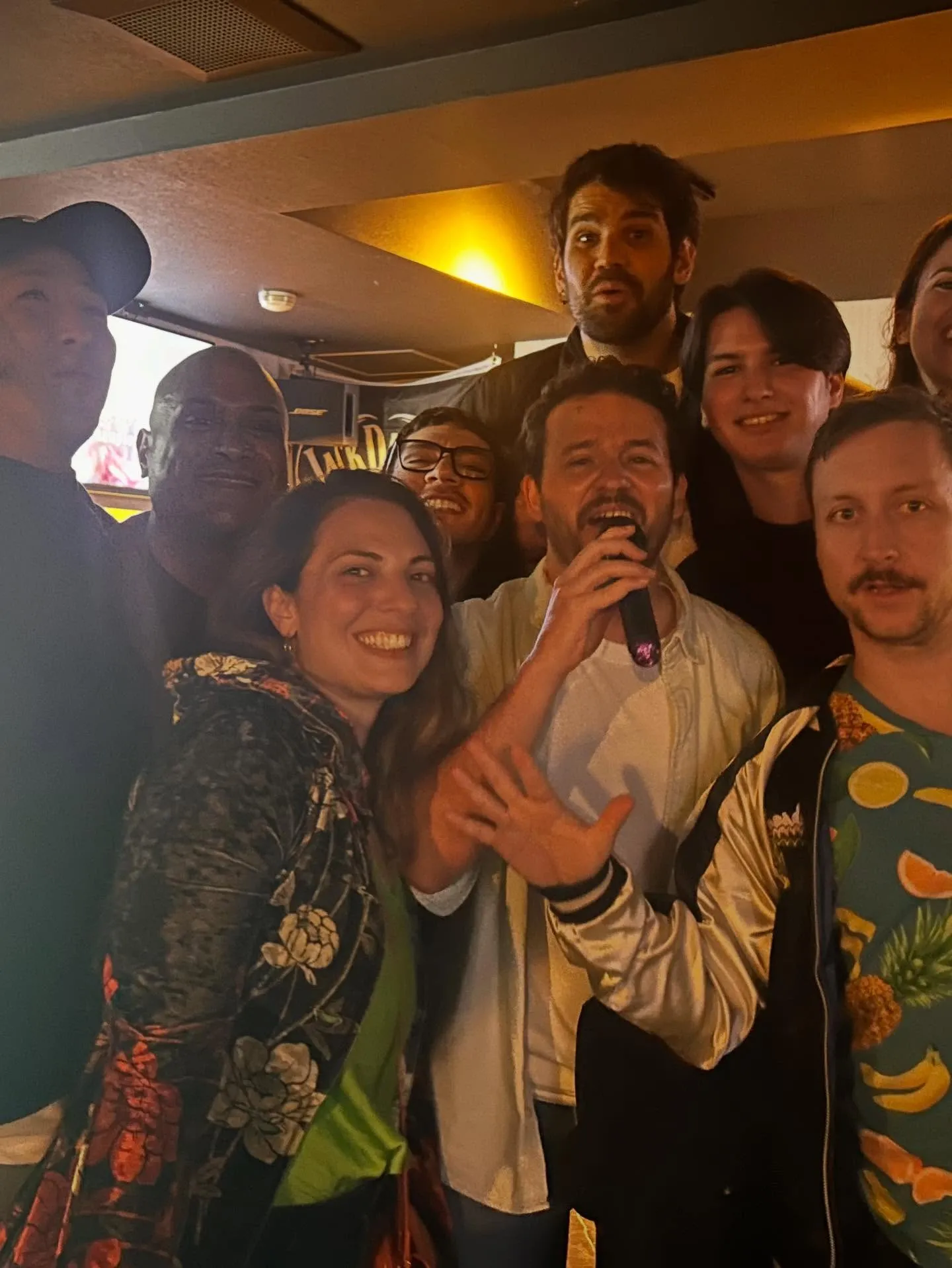 ダーツ カラオケ なんば 裏難波 BAR ALL-IN